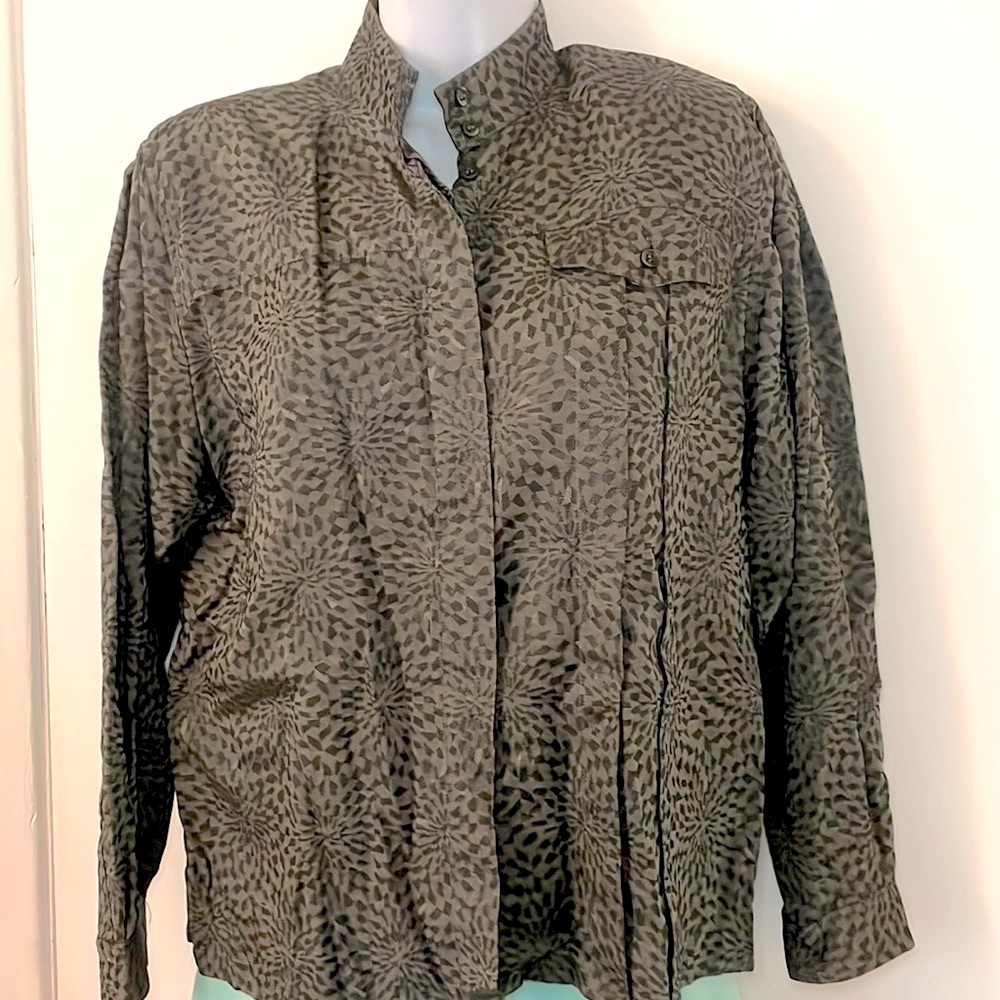 Vintage Liz Claiborne olive green shoulder padded shirt cottage vibes